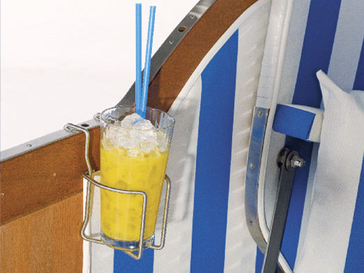 Getränkehalter aus Edelstahl zum Einhängen am Strandkorb.
